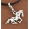 collier charm's cheval au galop