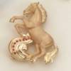 broche en or et rubis cheval cabré