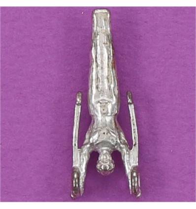 pendentif gymnaste masculin artistique aux anneaux