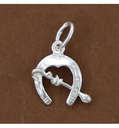 pendentif étrier et cravache d'équitation