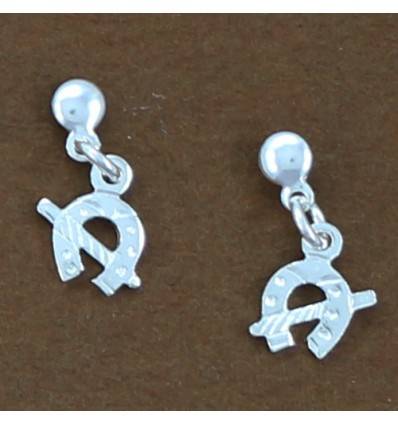 boucles d'oreilles fer cheval et cravache qui pendent