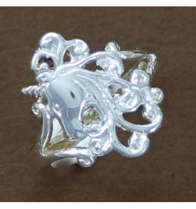 bague licorne stylisée