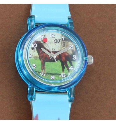 montre trotteuse coeur et cheval alezan debout