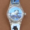 montre cheval et chevaux dans la mer