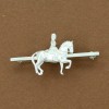 broche cheval de dressage longue